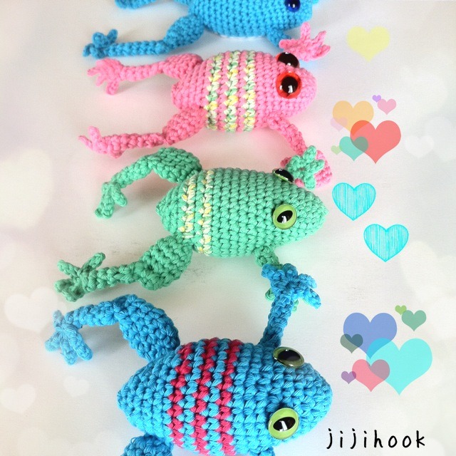 Grenouilles crochetées à la main aux couleurs vives, créations artisanales Jijihook inspirées par la créativité et le fait main