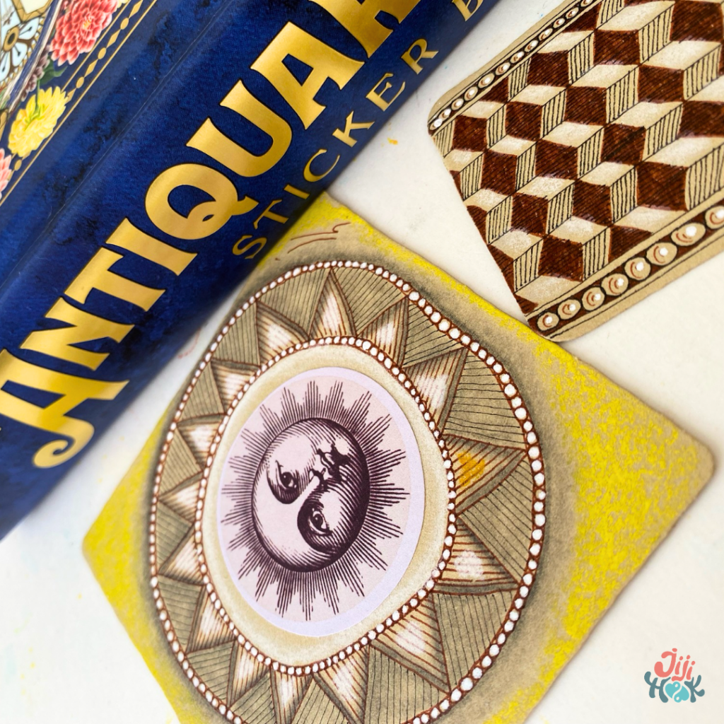 Tuile Zentangle 9x9 couleur Renaissance avec collage et Neocolor jaune (extrait de l’atelier “Inspirations médiévales”)